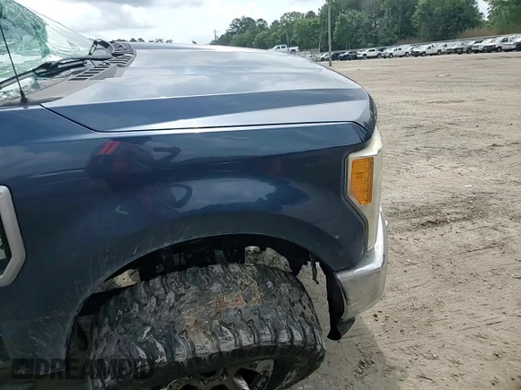 2017 Ford F-250 Lariat z VIN 1FT7W2BT4HEB74233, wystawiony jako Copart lot #55230605 z przebiegiem Nie podano mil oraz Szkoda całkowita • Salvage title. Historia ofert i sprzedaży dostępna na DreamBid. Obrazek 13.