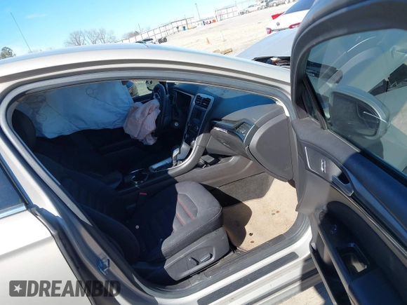 2015 Ford Fusion SE with VIN 3FA6P0H76FR235413, listed as a IAAI auction lot 41333273 with Not provided miles and . Bid and sale history available at DreamBid. Image 5.