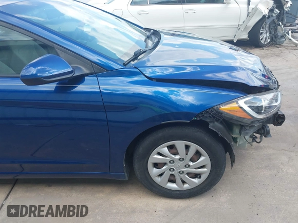 2017 Hyundai Elantra SE z VIN 5NPD74LF6HH180684, wystawiony jako IAAI lot #42359575 z przebiegiem 68 339 mil mil oraz . Historia ofert i sprzedaży dostępna na DreamBid. Obrazek 18.