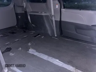 2020 Toyota Sienna XLE Auto Access Seat с VIN 5TDYZ3DC0LS030115, выставлен на аукционе Copart как лот 61694465 с пробегом 153 756 миль миль и Чистый • Clean title. История ставок и продаж доступна на DreamBid. Изображение 6.
