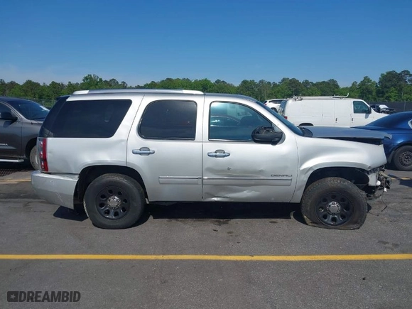 2011 GMC Yukon Denali with VIN 1GKS2EEF8BR346281, listed as a IAAI auction lot 42076037 with 264,311 mi miles. Bid and sale history available at carsss.com. Image 13.