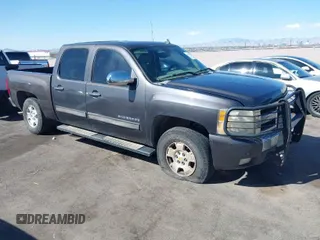 2011 Chevrolet Silverado 1500 LT with VIN 3GCPCSE04BG137550, listed as a IAAI auction lot 41939195 with 267,185 mi miles. Bid and sale history available at carsss.com. Image 1.