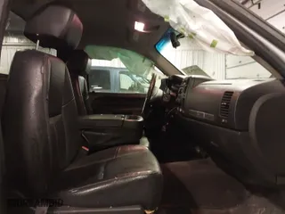 2013 Chevrolet Silverado 1500 LT with VIN 1GCNKSE02DZ169359, listed as a IAAI auction lot 41607634 with 215,431 mi miles. Bid and sale history available at carsss.com. Image 5.