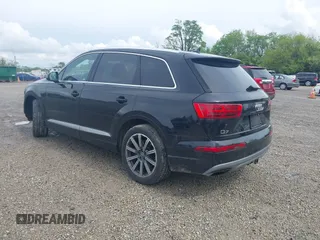 2017 Audi Q7 Premium Plus z VIN WA1LAAF71HD002374, wystawiony jako IAAI lot #42257820 z przebiegiem 111 527 mil mil oraz . Historia ofert i sprzedaży dostępna na DreamBid. Obrazek 3.