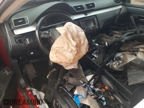 2015 Volkswagen CC R-Line с VIN WVWBP7AN0FE812644, выставлен на аукционе Copart как лот 53943804 с пробегом Не указан миль и Списание • Salvage title. История ставок и продаж доступна на DreamBid. Изображение 8.