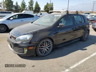 2011 Volkswagen GTI z VIN WVWGV7AJXBW048332, wystawiony jako Copart lot #76071384 z przebiegiem 146 568 mil mil oraz Czysty tytuł • Clean title. Historia ofert i sprzedaży dostępna na DreamBid. Obrazek 1.