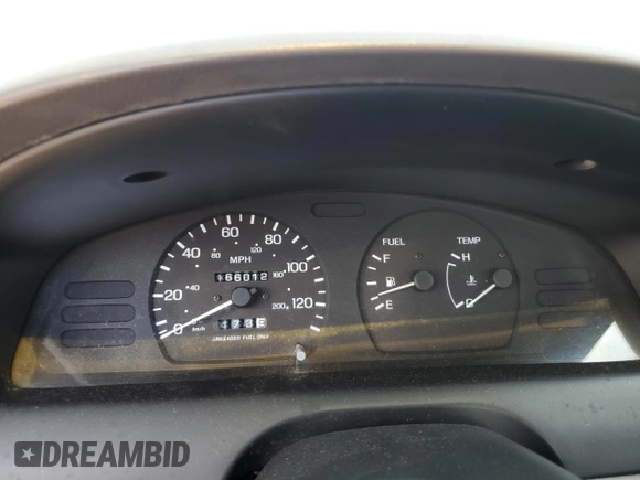 1997 Nissan Sentra XE z VIN 3N1AB41D3VL035555, wystawiony jako Copart lot #76200984 z przebiegiem 166 012 mil mil oraz Szkoda całkowita • Salvage title. Historia ofert i sprzedaży dostępna na DreamBid. Obrazek 9.
