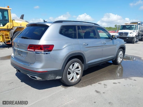 2022 Volkswagen Atlas 3.6L V6 SE w/Technology with VIN 1V2WR2CA2NC542530, listed as a IAAI auction lot 41913358 with 37,977 mi miles. Bid and sale history available at carsss.com. Image 4.
