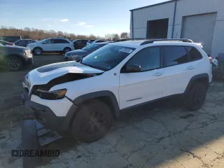 2019 Jeep Cherokee Trailhawk z VIN 1C4PJMBXXKD315140, wystawiony jako Copart lot #83298934 z przebiegiem 87 938 mil mil oraz Szkoda całkowita • Salvage title. Historia ofert i sprzedaży dostępna na DreamBid. Obrazek 1.