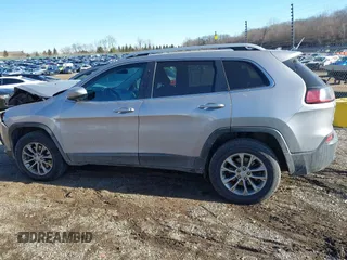 2019 Jeep Cherokee Latitude Plus with VIN 1C4PJMLB1KD166927, listed as a IAAI auction lot 41492327 with 113,869 mi miles. Bid and sale history available at carsss.com. Image 14.