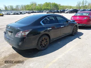 2013 Nissan Maxima SV z VIN 1N4AA5AP1DC838381, wystawiony jako IAAI lot #42210279 z przebiegiem 162 435 mil mil oraz . Historia ofert i sprzedaży dostępna na DreamBid. Obrazek 4.