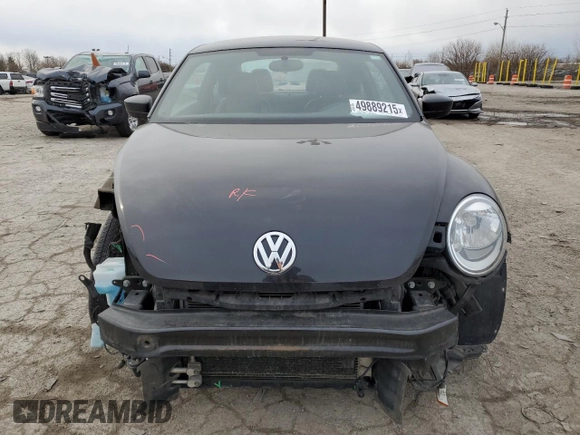 2017 Volkswagen Beetle Fleet z VIN 3VWF17AT8HM621534, wystawiony jako Copart lot #49889215 z przebiegiem 87 960 mil mil oraz Szkoda całkowita • Salvage title. Historia ofert i sprzedaży dostępna na DreamBid. Obrazek 5.