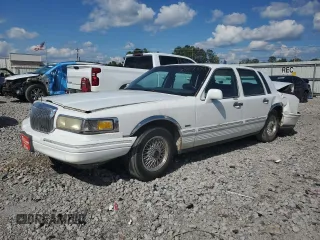 1996 Lincoln Town Car Signature z VIN 1LNLM82W0TY735659, wystawiony jako Copart lot #70772104 z przebiegiem 195 869 mil mil oraz Szkoda całkowita • Salvage title. Historia ofert i sprzedaży dostępna na DreamBid. Obrazek 1.