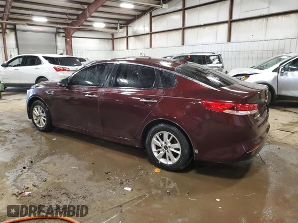 2017 Kia Optima LX z VIN 5XXGT4L3XHG142837, wystawiony jako Copart lot #55059965 z przebiegiem 135 651 mil mil oraz Szkoda całkowita • Salvage title. Historia ofert i sprzedaży dostępna na DreamBid. Obrazek 2.