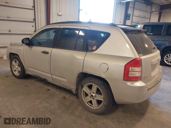 2007 Jeep Compass Sport with VIN 1J8FF47W57D598222, listed as a IAAI auction lot 41379480 with 181,919 mi miles. Bid and sale history available at carsss.com. Image 3.
