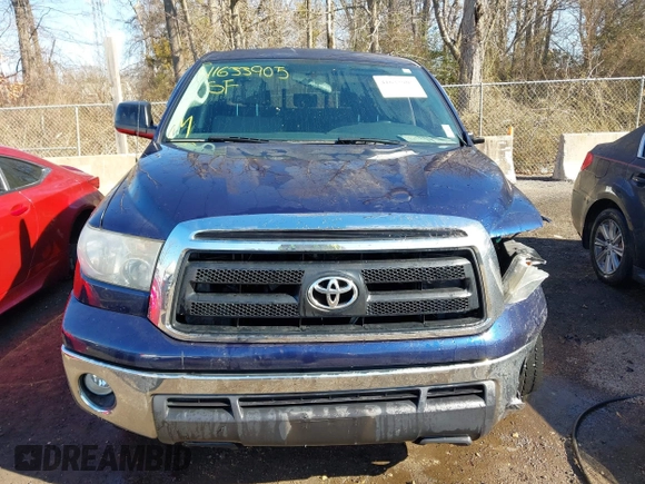 2013 Toyota Tundra z VIN 5TFUM5F14DX043076, wystawiony jako IAAI lot #41633905 z przebiegiem 157 850 mil mil oraz . Historia ofert i sprzedaży dostępna na DreamBid. Obrazek 12.