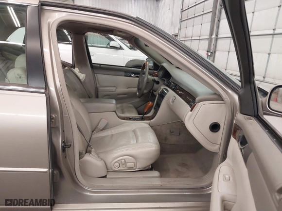 2004 Cadillac Seville Luxury SLS with VIN 1G6KS54Y74U163861, listed as a IAAI auction lot 41881291 with 215,518 mi miles. Bid and sale history available at carsss.com. Image 5.