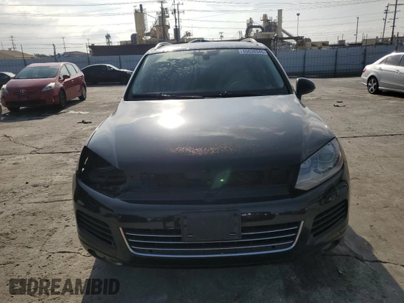 2012 Volkswagen Touareg Sport z VIN WVGEF9BP8CD008746, wystawiony jako Copart lot #45638945 z przebiegiem 138 945 mil mil oraz Szkoda całkowita • Salvage title. Historia ofert i sprzedaży dostępna na DreamBid. Obrazek 5.