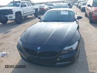 2011 BMW Z4 sDrive30i z VIN WBALM5C51BE378899, wystawiony jako IAAI lot #42407309 z przebiegiem Nie podano mil oraz . Historia ofert i sprzedaży dostępna na DreamBid. Obrazek 6.