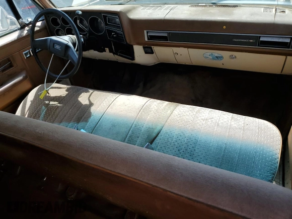 1989 Chevrolet Suburban z VIN 1GNGR26N6KF150544, wystawiony jako Copart lot #50469335 z przebiegiem 21 480 mil mil oraz Czysty tytuł • Clean title. Historia ofert i sprzedaży dostępna na DreamBid. Obrazek 8.