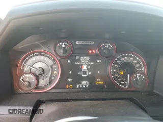 2017 Ram 1500 Rebel z VIN 1C6RR7YT3HS589170, wystawiony jako Copart lot #57115335 z przebiegiem 53 389 mil mil oraz Szkoda całkowita • Salvage title. Historia ofert i sprzedaży dostępna na DreamBid. Obrazek 9.