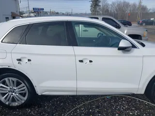 2018 Audi Q5 Premium Plus with VIN WA1BNAFY3J2006324, listed as a IAAI auction lot 41099767 with 52,332 mi miles. Bid and sale history available at carsss.com. Image 13.