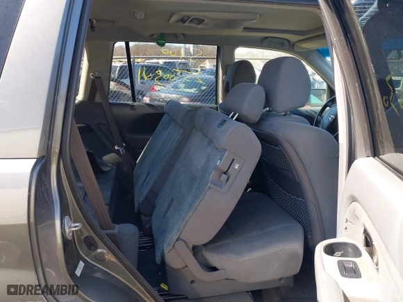 2008 Honda Pilot SE with VIN 5FNYF18328B017935, listed as a IAAI auction lot 41862087 with 999,999 mi miles. Bid and sale history available at carsss.com. Image 8.