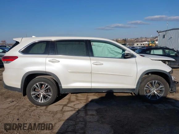 2019 Toyota Highlander LE z VIN 5TDBZRFH7KS964417, wystawiony jako IAAI lot #41443114 z przebiegiem 130 001 mil mil oraz . Historia ofert i sprzedaży dostępna na DreamBid. Obrazek 12.