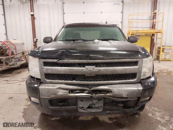 2010 Chevrolet Silverado 1500 LT with VIN 1GCSKSE33AZ150361, listed as a IAAI auction lot 41589213 with 197,263 mi miles. Bid and sale history available at carsss.com. Image 12.