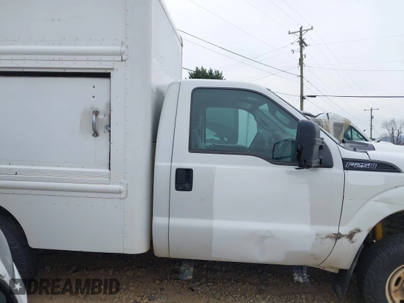 2012 Ford F-250 XL z VIN 1FDBF2B63CEC35502, wystawiony jako IAAI lot #41556677 z przebiegiem 615 254 mil mil oraz . Historia ofert i sprzedaży dostępna na DreamBid. Obrazek 13.
