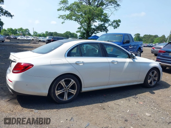 2020 Mercedes-Benz E-Class E 350 with VIN WDDZF8EB9LA756820, listed as a IAAI auction lot 39661412 with 124,468 mi miles. Bid and sale history available at carsss.com. Image 13.