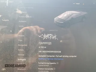 2024 Tesla Cybertruck z VIN 7G2CEHED5RA004336, wystawiony jako Copart lot #61506604 z przebiegiem 4743 mil mil oraz Szkody całkowita. Historia ofert i sprzedaży dostępna na DreamBid. Obrazek 9.