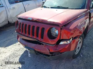2015 Jeep Patriot Altitude z VIN 1C4NJRBB9FD268780, wystawiony jako IAAI lot #40386558 z przebiegiem 85 756 mil mil oraz . Historia ofert i sprzedaży dostępna na DreamBid. Obrazek 6.