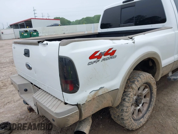 2009 Ford F-250 XL z VIN 1FTSW21R89EA13708, wystawiony jako IAAI lot #41835218 z przebiegiem 303 693 mil mil oraz . Historia ofert i sprzedaży dostępna na DreamBid. Obrazek 6.