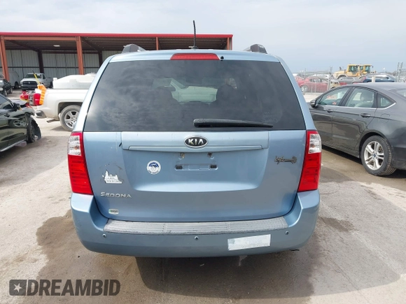 2010 Kia Sedona LX with VIN KNDMG4C34A6324741, listed as a IAAI auction lot 41665347 with 135,904 mi miles. Bid and sale history available at carsss.com. Image 17.