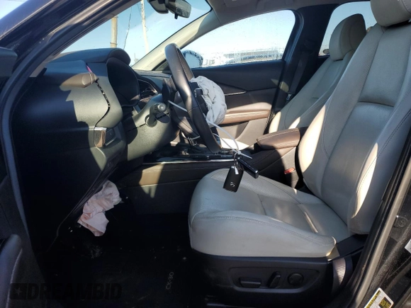 2020 Mazda CX-30 Premium z VIN 3MVDMBEM3LM126527, wystawiony jako Copart lot #53249135 z przebiegiem 42 320 mil mil oraz Szkoda całkowita • Salvage title. Historia ofert i sprzedaży dostępna na DreamBid. Obrazek 7.