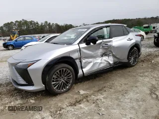2023 Lexus RZ 450e Premium z VIN JTJAAAAB7PA005835, wystawiony jako Copart lot #42201414 z przebiegiem 2144 mil mil oraz . Historia ofert i sprzedaży dostępna na DreamBid. Obrazek 1.