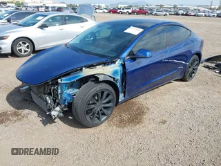 2020 Tesla Model 3 Standard Range Plus z VIN 5YJ3E1EA5LF708885, wystawiony jako IAAI lot #42172952 z przebiegiem 58 882 mil mil oraz . Historia ofert i sprzedaży dostępna na DreamBid. Obrazek 2.