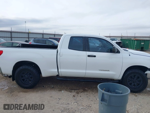 2013 Toyota Tundra z VIN 5TFRM5F19DX064236, wystawiony jako IAAI lot #41701170 z przebiegiem 147 312 mil mil oraz . Historia ofert i sprzedaży dostępna na DreamBid. Obrazek 13.