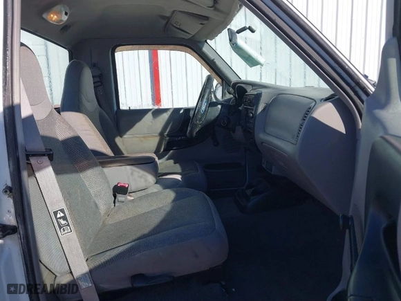 2000 Ford Ranger XL with VIN 1FTYR10V7YTA35140, listed as a IAAI auction lot 41269630 with 127,886 mi miles. Bid and sale history available at carsss.com. Image 5.