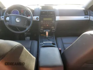 2009 Volkswagen Touareg VR6 z VIN WVGBE77L79D017480, wystawiony jako Copart lot #89344415 z przebiegiem 54 232 mil mil oraz Szkoda całkowita • Salvage title. Historia ofert i sprzedaży dostępna na DreamBid. Obrazek 8.