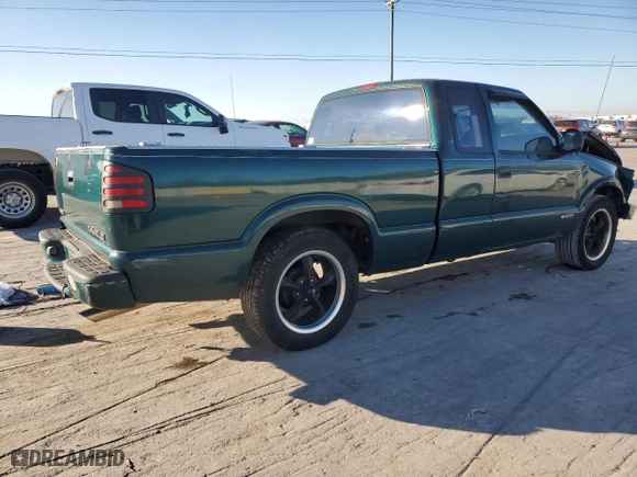 1998 Chevrolet S-10 LS with VIN 1GCCS19X8WK100261, listed as a Copart auction lot 46303425 with 0 mi miles and Salvage Title. Bid and sale history available at carsss.com. Image 3.