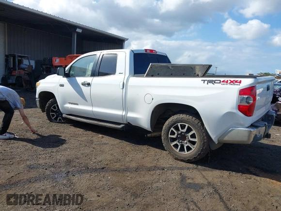 2014 Toyota Tundra 4WD Truck SR with VIN 5TFUY5F1XEX385475, listed as a IAAI auction lot 41563188 with 135,310 mi miles. Bid and sale history available at carsss.com. Image 3.