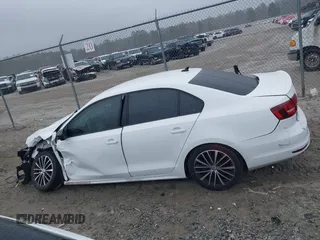 2016 Volkswagen Jetta Sport z VIN 3VWD17AJ0GM394943, wystawiony jako IAAI lot #41844346 z przebiegiem Nie podano mil oraz . Historia ofert i sprzedaży dostępna na DreamBid. Obrazek 15.