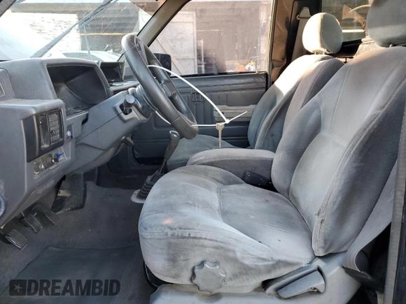 1994 Mitsubishi Mighty Max z VIN JA7LS21G6RP012556, wystawiony jako Copart lot #44242825 z przebiegiem 213 338 mil mil oraz Szkoda całkowita • Salvage title. Historia ofert i sprzedaży dostępna na DreamBid. Obrazek 7.