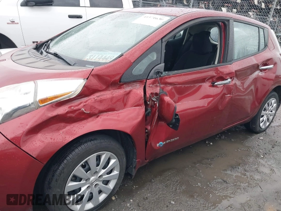 2015 Nissan LEAF S with VIN 1N4AZ0CP1FC311520, listed as a IAAI auction lot 41571630 with 58,800 mi miles. Bid and sale history available at carsss.com. Image 6.