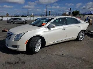 2013 Cadillac XTS Premium z VIN 2G61S5S39D9131820, wystawiony jako Copart lot #47839615 z przebiegiem 132 159 mil mil oraz Szkody całkowita. Historia ofert i sprzedaży dostępna na DreamBid. Obrazek 1.