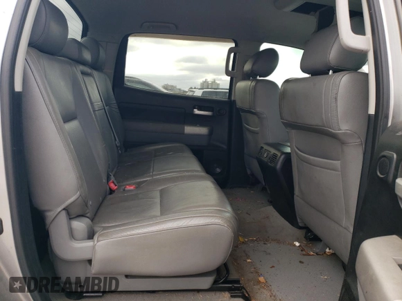 2007 Toyota Tundra Limited z VIN 5TBEV58177S465375, wystawiony jako Copart lot #48517355 z przebiegiem 231 924 mil mil oraz Czysty tytuł • Clean title. Historia ofert i sprzedaży dostępna na DreamBid. Obrazek 10.