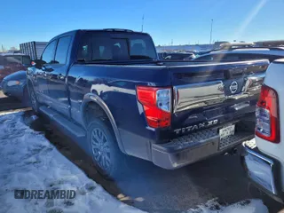 2016 Nissan Titan Platinum Reserve z VIN 1N6BA1F47GN502505, wystawiony jako IAAI lot #42520972 z przebiegiem 104 949 mil mil oraz . Historia ofert i sprzedaży dostępna na DreamBid. Obrazek 21.