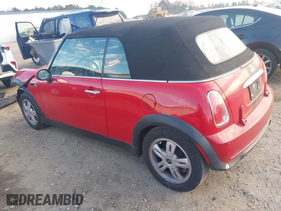 2008 MINI Convertible z VIN WMWRF33578TF68318, wystawiony jako IAAI lot #41201782 z przebiegiem 119 649 mil mil oraz . Historia ofert i sprzedaży dostępna na DreamBid. Obrazek 3.